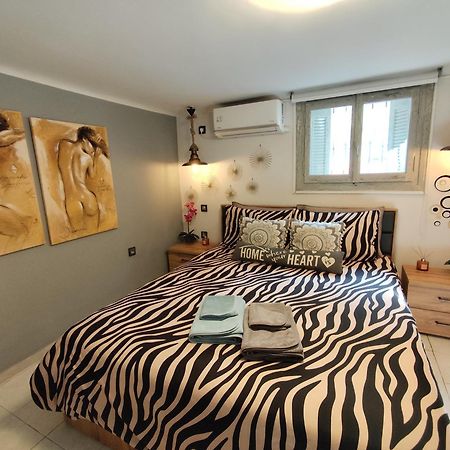 Anastasia'S Apartment With Yard Atene Esterno foto